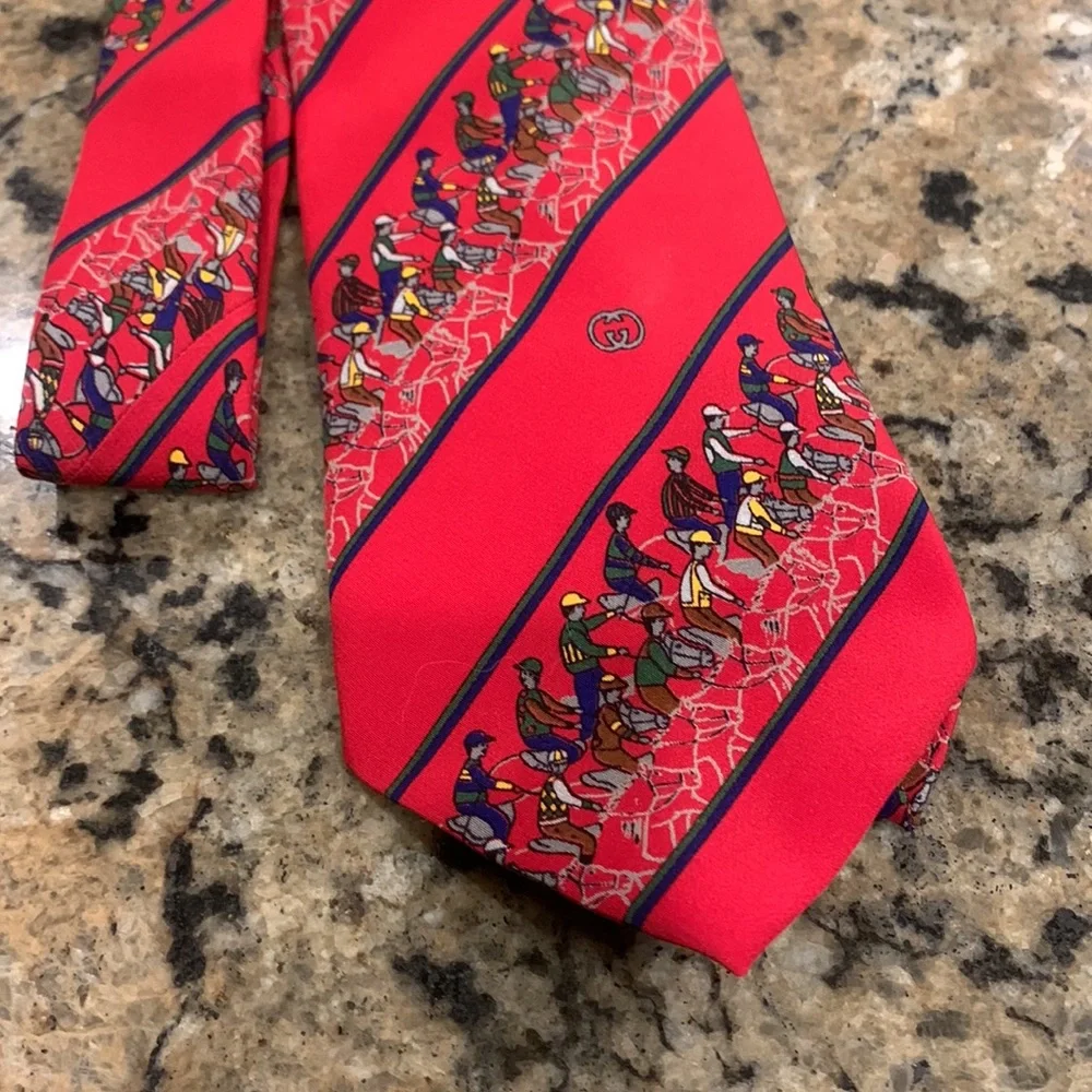 Authentic Gucci made in Italy vintage tie with horse & rider derby racing style - Picture 2 of 8